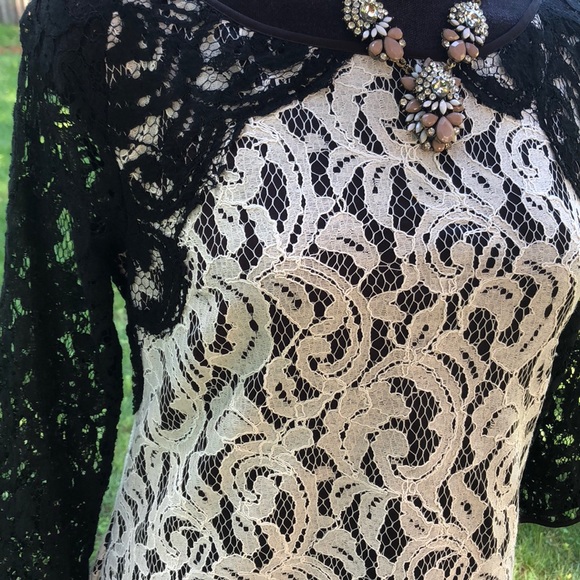 Ann Taylor black&white lace top EUC!! - Picture 2 of 8